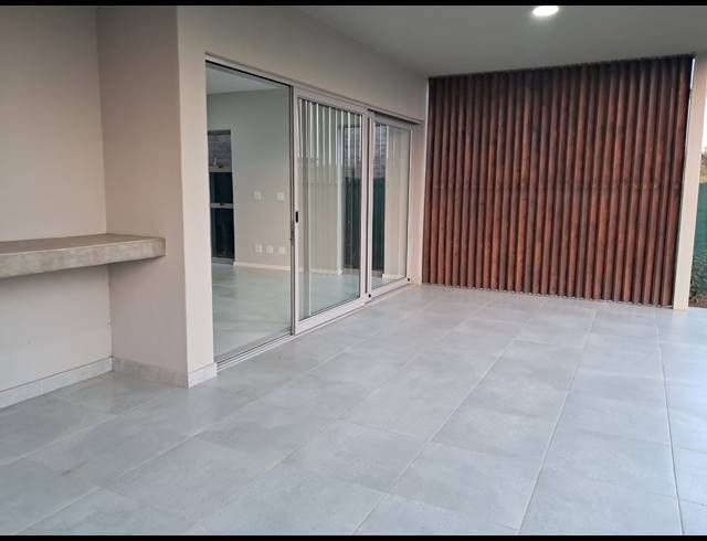 4 BEDROOM TOWNHOUSE FOR SALE IN PALM LAKES ESTATE